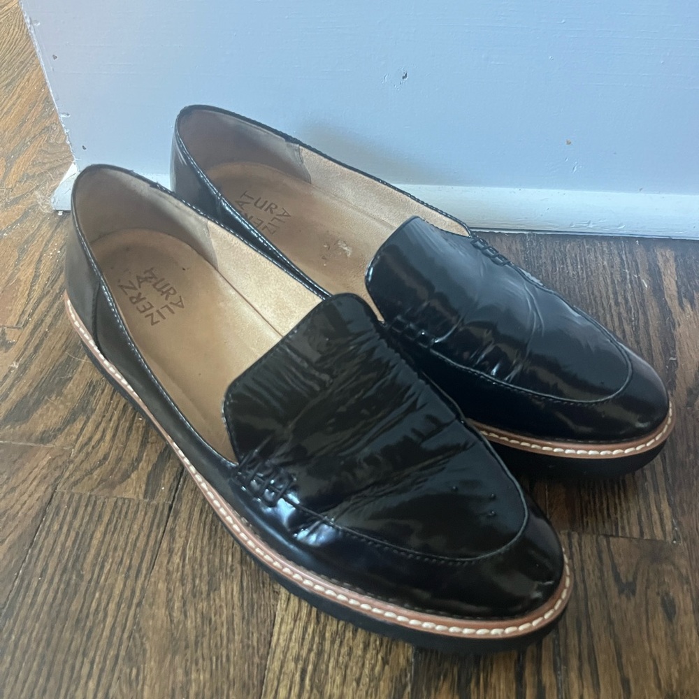 Naturalizer black loafers